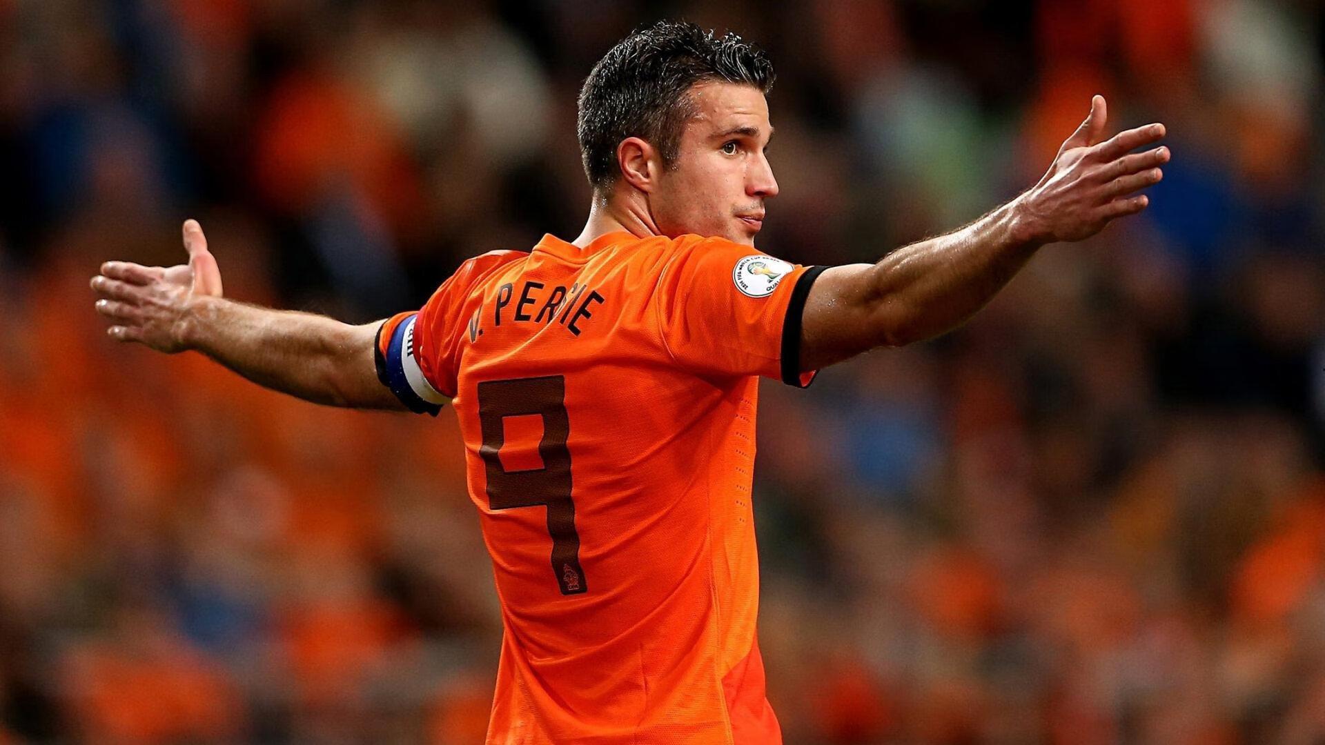 梅西第八次捧起金球奖 刷新足坛历史纪录